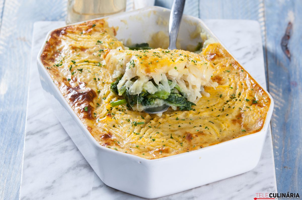 Receita deliciosa de Empadão de bacalhau grelos Teleculinária