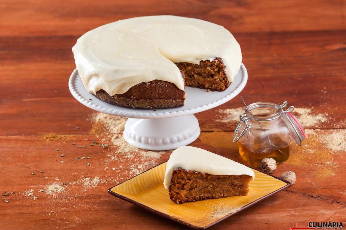 Receita de bolo de chocolate com mel e especiarias para o Natal